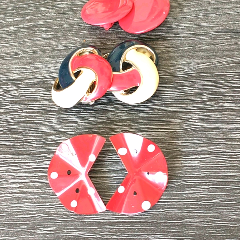 3.sers of clasp Earrngs